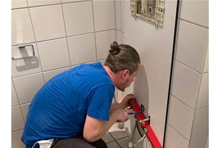 Montage der Washlet-Platte