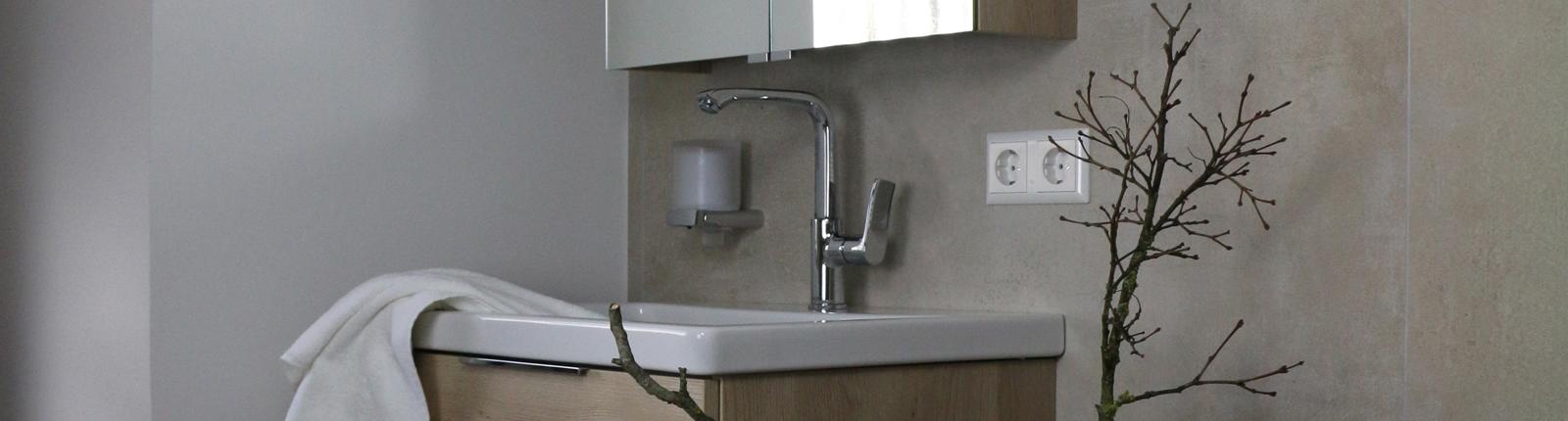 Badezimmer mit Natur-Deko