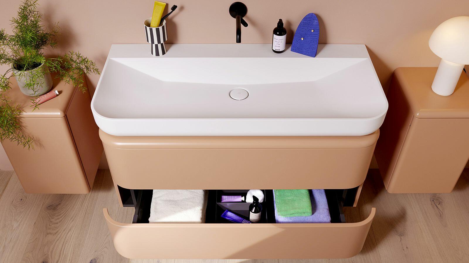 Rund geformter Waschtisch mit viel Stauraum der Serie b:me von burgbad