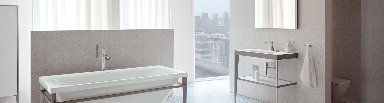 Badewanne und Spiegel